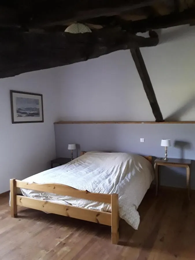 بيت ضيافة Chambres D'Hotes Les Pieds Dans L'Herbe Saint-Julien-Gaulene فرنسا