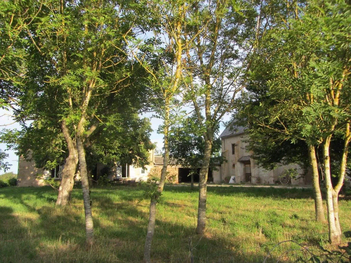 Chambres D'Hotes Les Pieds Dans L'Herbe Saint-Julien-Gaulene 0*,  فرنسا