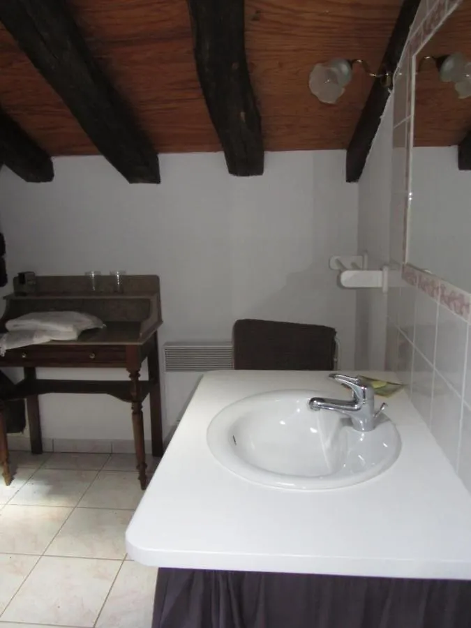 Chambres D'Hotes Les Pieds Dans L'Herbe Saint-Julien-Gaulene بيت ضيافة